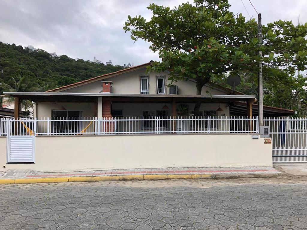 Casa Da Arvore Rua Pescada Amarela Bombinhas Εξωτερικό φωτογραφία